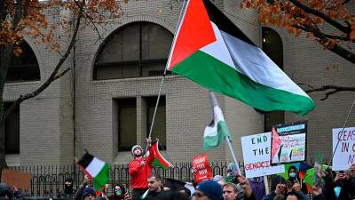 Iran’s FM urges Islamic countries to increase efforts to stop Israeli war crimes 