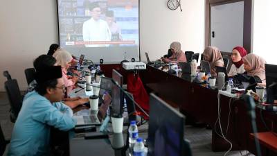 Belanjawan 2025: Penjawat awam terima bantuan khas kewangan RM500