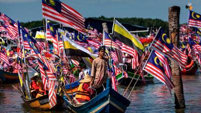 Bukit Gantang boat parade lights up Malaysia Day with fishing community