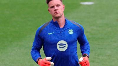 Barcelona strip Ter Stegen of captain’s armband