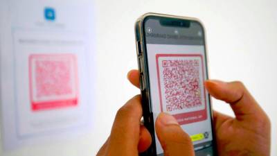 Scammer pastes own QR code at nasi lemak stall, nets only RM6.60 before getting caught