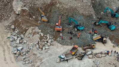 Search continues for Indonesia quarry collapse victims, death toll at 17