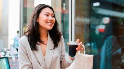 Local woman questions why those earning RM2k to RM3k can spend more than RM10 on “just a cup of tea”
