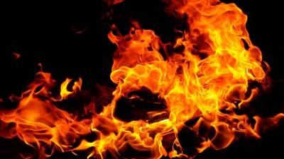 Fire at Iraq shopping mall kills 50, cause under investigation