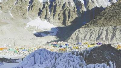 Everest gives up ghosts as ice melts
