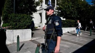 Bomb explodes outside ministry in Athens, no injuries