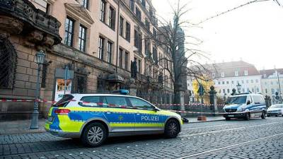 Man carrying crossbows, knife, sword and hatchet shot dead by London police