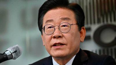 S Korean Opposition leader Lee Jae Myung attacked during visit to Busan 