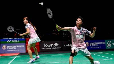 Singapore Open: Soon Huat-Shevon cruise into second round