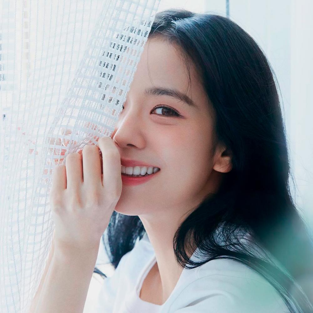Despite her solo venture, Jisoo remains committed to the girl group. – INSTAGRAM/@BLISSOO