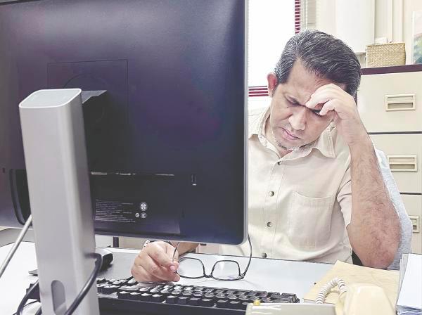 The culture of overwork is deeply ingrained in Malaysian workplaces and is causing a lot of stress to employees. – SYED AZAHAR SYED OSMAN/THESUN