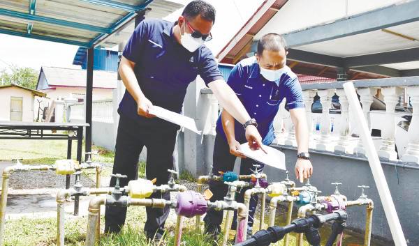 In the event of a dispute, Air Selangor will monitor the customer’s water trends using a ‘smart meter’ for three consecutive days to establish the possibility of internal leakage in the water pipe. – Bernamapic