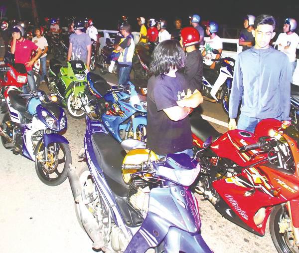 Motorcyclists being detained for checks by authorities during a traffic safety operation. – AMIRUL SYAFIQ/THESUN