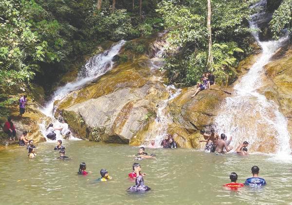 Mohd Fadhil said heavy upstream rainfall can increase the flow of a river, leading to sudden surges and changes in water volume downstream. – AMIRUL SYAFIQ/THESUN