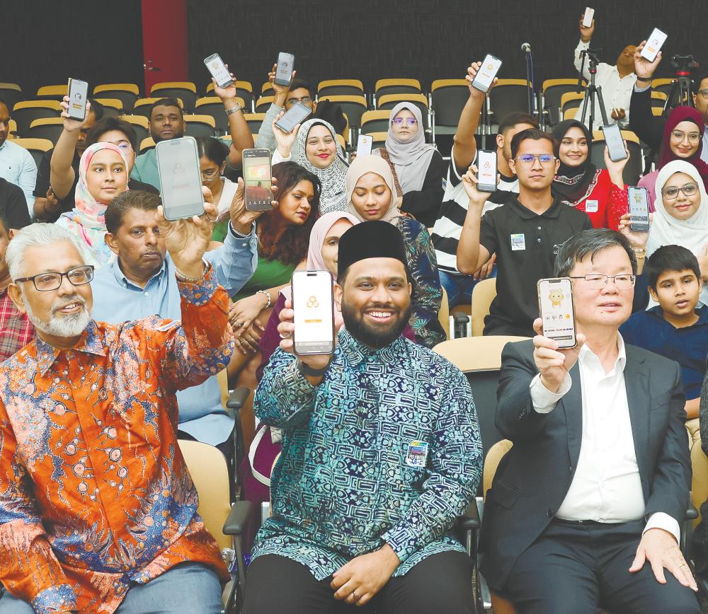 Helmy (centre) and Chow (right) during the launch of the app. – CAROLYN KHOR/THESUN