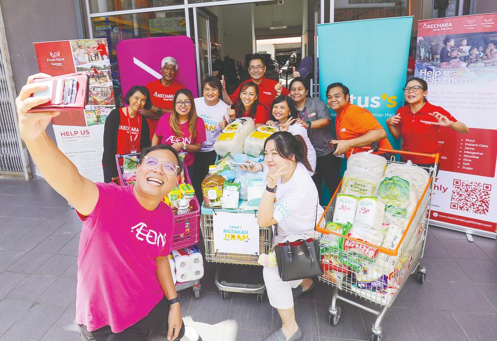 Tengku Zatashah (centre of pic) at the launch of the campaign at the Kechara Soup food bank in Setapak Jaya, Kuala Lumpur. – ADIB RAWI YAHYA/THESUN