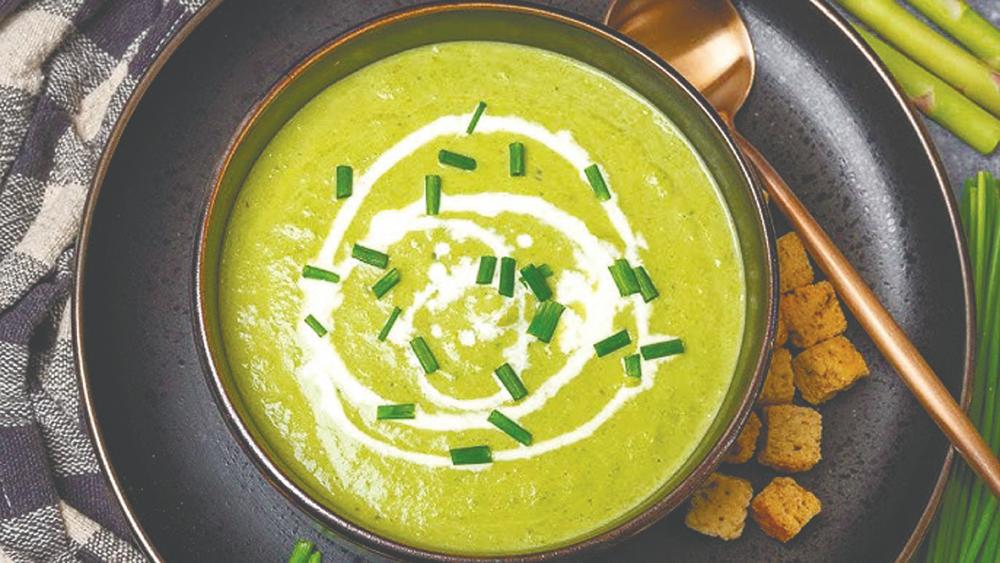 $!This vibrant green soup is packed with asparagus. – PIC FROM YOUTUBE @SKINNYSPATULA