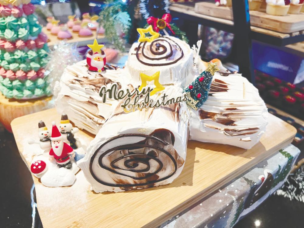 $!Yule logs at Element KL. – ALL PICS BY S.TAMARAI CHELVI/THESUN