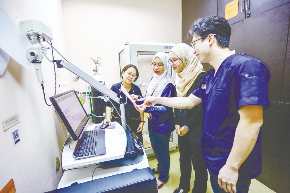 Physicians (from left) Dr Ban, Dr Nik Nuratiqah, Dr Nor Safiqah and Dr Ng stress on prevention, early detection and timely treatment to tackle pneumonia-related deaths. – AMIR HAMZAH/THESUN