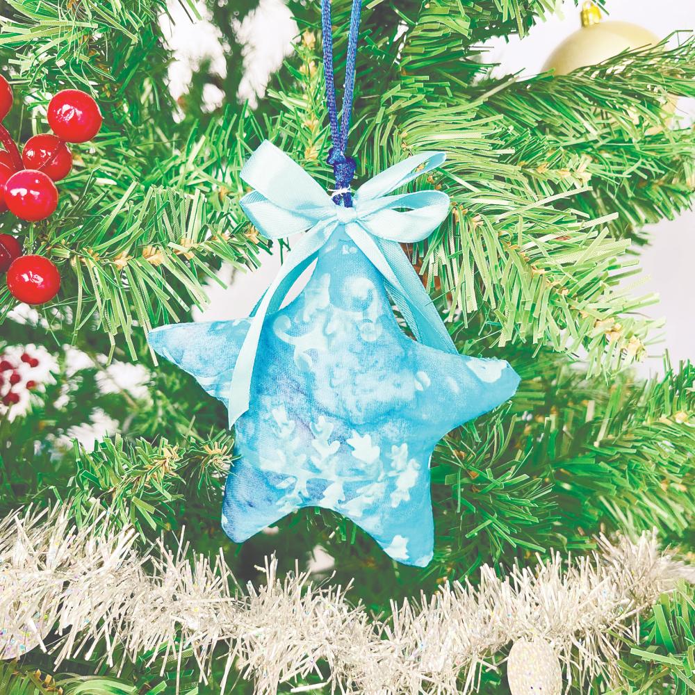 $!A star-shaped ornament in batik fabric.