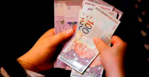 Ringgit flat against the greenback in early trade