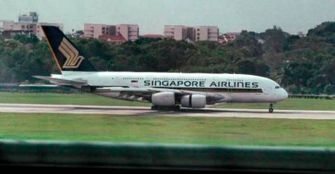 Singapore Airlines to reward staff with over 7 months bonus 