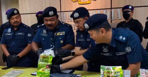 Sarawak Customs seize syabu hidden in bundle clothes, man nabbed