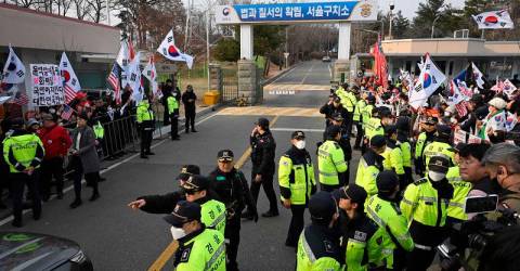 Impeached South Korea president still in detention despite court order