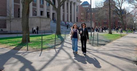 US govt revokes Harvards right to enroll foreign students