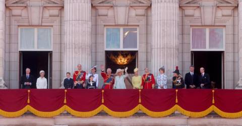 Buckingham Palace opens room with famous balcony to visitors