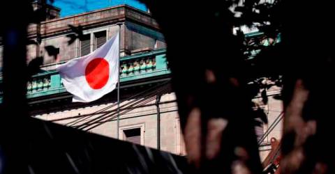 Drunken Japan official loses drug dealer files