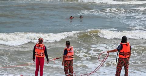 Man feared drowned at Batu Buruk beach