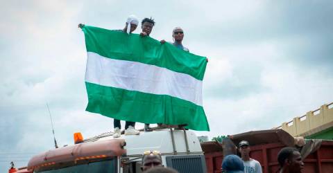 Suicide bomber behind explosion in Nigeria capital: emergency agency