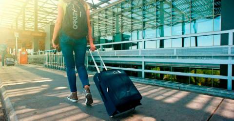 Travel to US slumps among tariff-hit countries, holiday site says