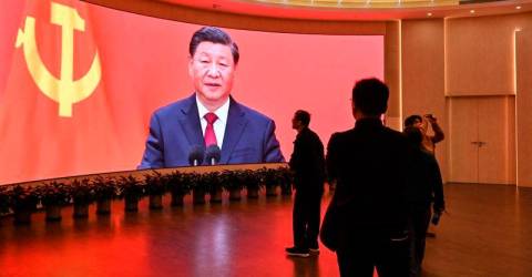 Chinas leaders gather to hash out Trump tariff battle plans