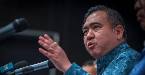 Anthony Loke: ZIM must remove 4,000 stranded containers soon