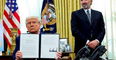 US Commerce Secretary confirms plans to slap 25 pct tariffs on aluminum, steel from March 12