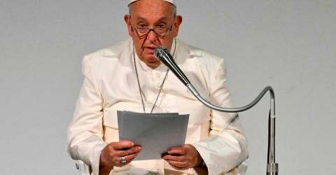 Pope Francis Urges Global Democracies to Combat Indifference in Speech at Trieste Social Week