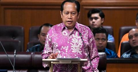 RUU kekalkan kerajaan sehingga akhir penggal penting untuk kestabilan politik: Ahmad Maslan