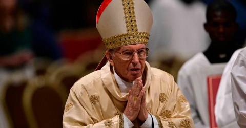 Recovering pope expected to delight crowds at Easter Sunday mass