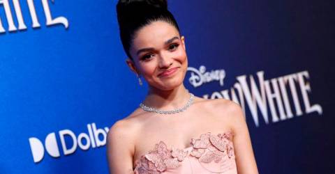New Snow White tops N.America box office despite grumpy reviews