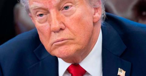 Trump’s popularity with US voters slumps in opinion polls