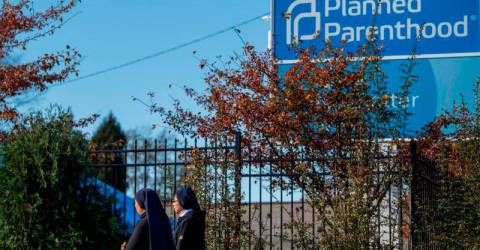 Trump administration to freeze family-planning funds for Planned Parenthood