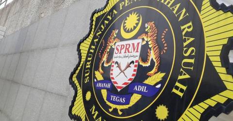 SPRM Tahan Reman Seorang Penjawat Awam Disyaki Salah Guna Kuasa