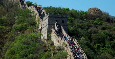 China deports Japanese tourists over Great Wall buttocks pic: reports