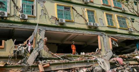 India sends aid flight to quake-hit Myanmar