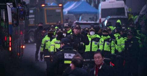 S. Korea investigators seek new warrant to arrest Yoon