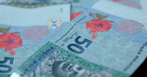 Ringgit Continues Rally Against Us Dollar Breaks Rm Mark Since