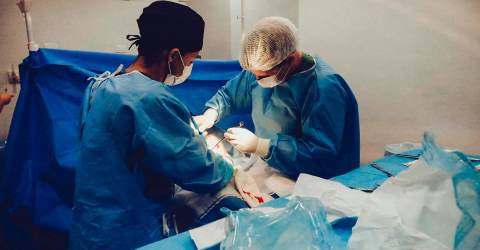 US surgeons perform world’s first bladder transplant