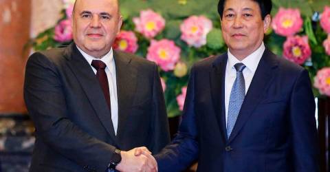 Russia PM meets Vietnam president, seeking deeper ties